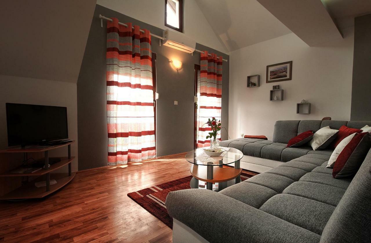 Apartment Medeni Rakovica Exterior foto