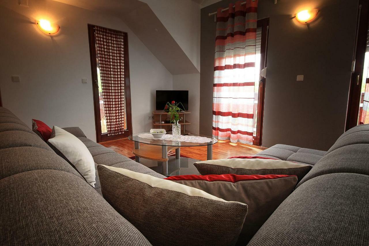 Apartment Medeni Rakovica Exterior foto